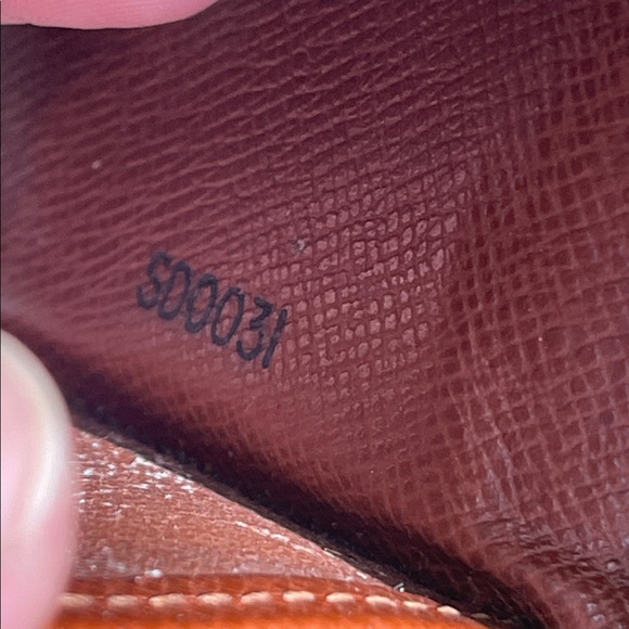 Authentic Vintage Louis Vuitton Monogram Key Holder 6 Keys - Picture 12 of 17